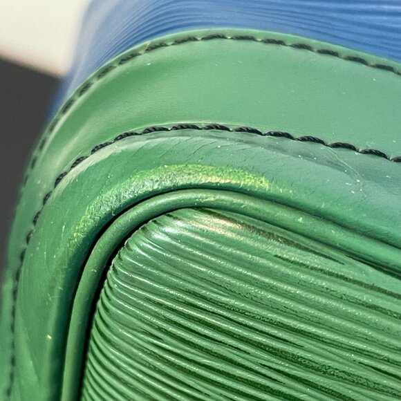 Louis Vuitton 1992 Vintage Bi-Color Epi Leather Petit Noé Bucket Bag - Preowned - Picture 6 of 16